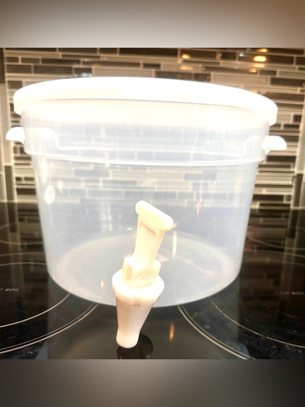 3 GAL BEV TEK ROUND CLEAR PLASTIC BEVERAGE DISPENSER